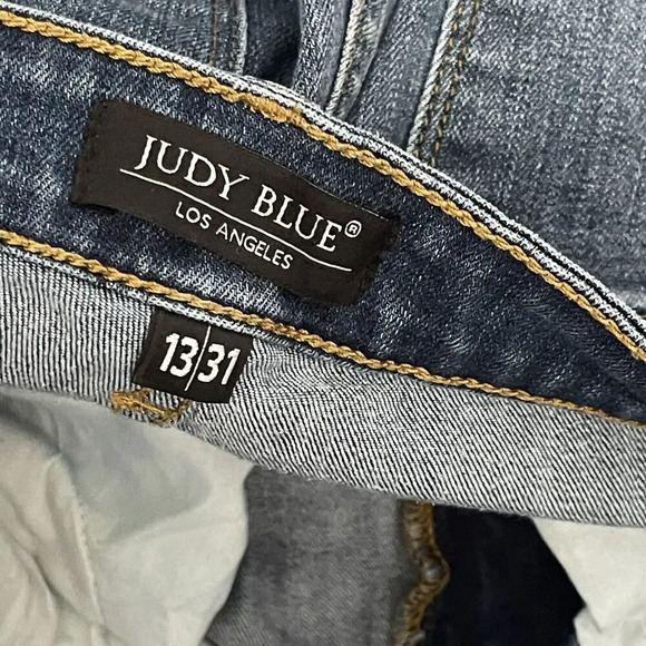 Judy Blue Relaxed Fit Mid-Rise Distressed Jeans Size 13|31 - Picture 4 of 9
